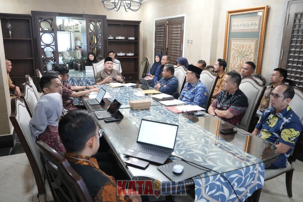 Wali Kota Makassar, Munafri Arifuddin, memimpin rapat persiapan Indonesia Gastrodiplomacy Series (IGS) Diplomatic Tour Makassar 2026 bersama jajaran SKPD lingkup Pemerintah Kota Makassar