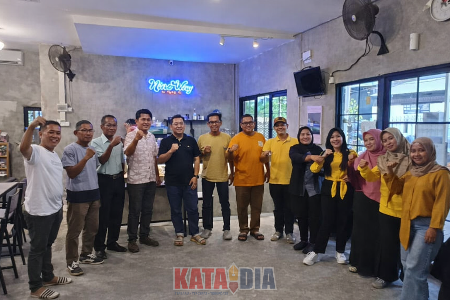 Pengurus Partai Golkar Kecamatan Tamalate menggelar kegiatan halal bihalal sebagai upaya mempererat silaturahmi sekaligus memperkuat soliditas internal partai, Minggu (19/4/2026).