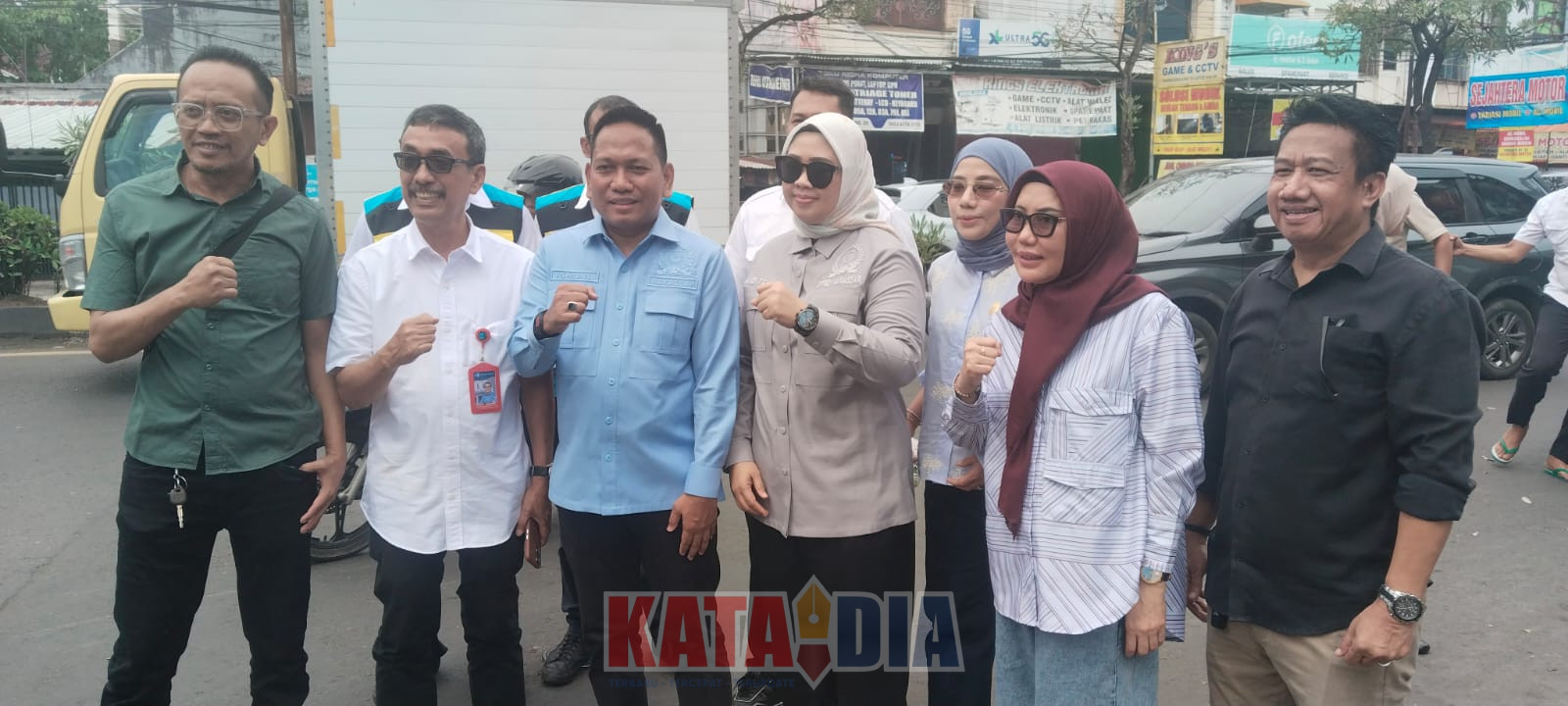 Komisi B DPRD Kota Makassar melakukan kunjungan lapangan untuk meninjau jaringan pipa koneksi distribusi air di sejumlah titik