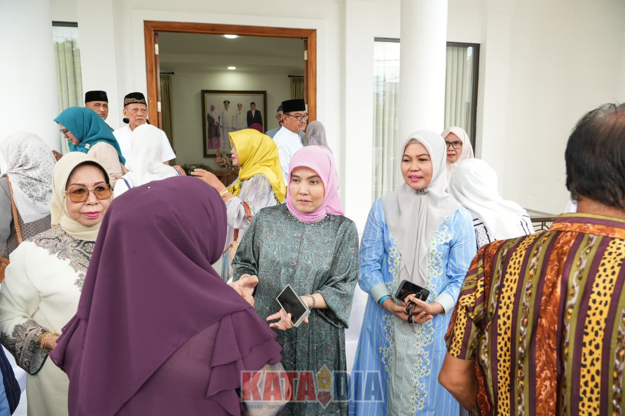 Wakil Wali Kota Makassar, Aliyah Mustika Ilham, menggelar acara Halal Bihalal bersama purna bakti Pegawai Negeri Sipil (PNS) Pemerintah Kota Makassar.