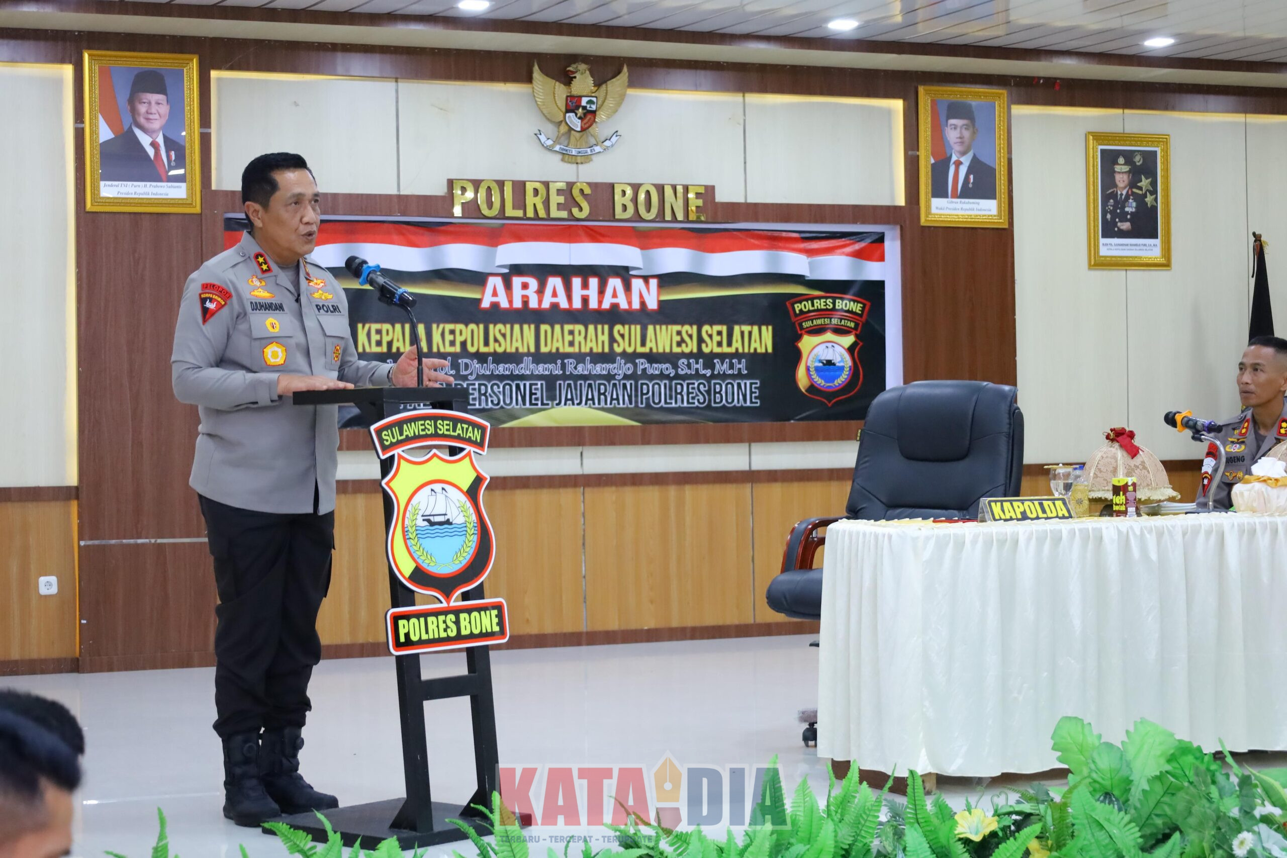 Kepala Kepolisian Daerah Sulawesi Selatan, Djuhandhani Rahardjo Puro, melaksanakan kunjungan kerja ke Polres Bone,