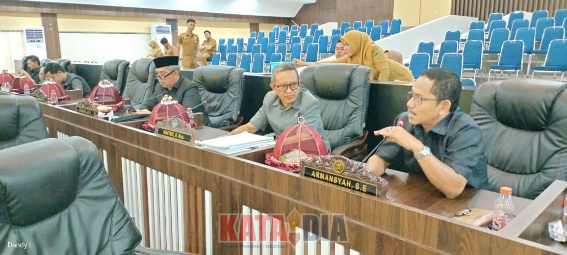 Dewan Perwakilan Rakyat Daerah Kabupaten Barru menggelar Rapat Paripurna dalam rangka penyampaian laporan Badan Anggaran (Banggar)