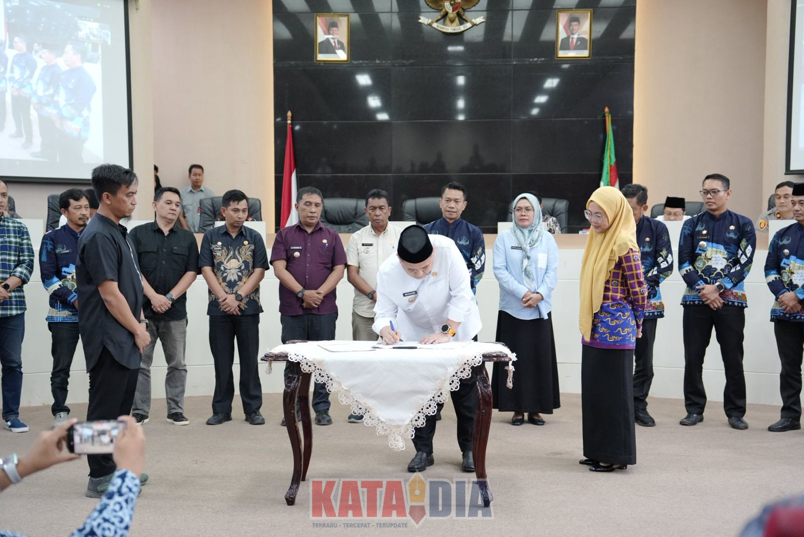 Pemerintah Kota Makassar terus melakukan pembenahan sistem pengelolaan sampah dengan meninggalkan pola lama open dumping menuju sistem sanitary landfill yang lebih modern, ramah lingkungan, dan berkelanjutan.