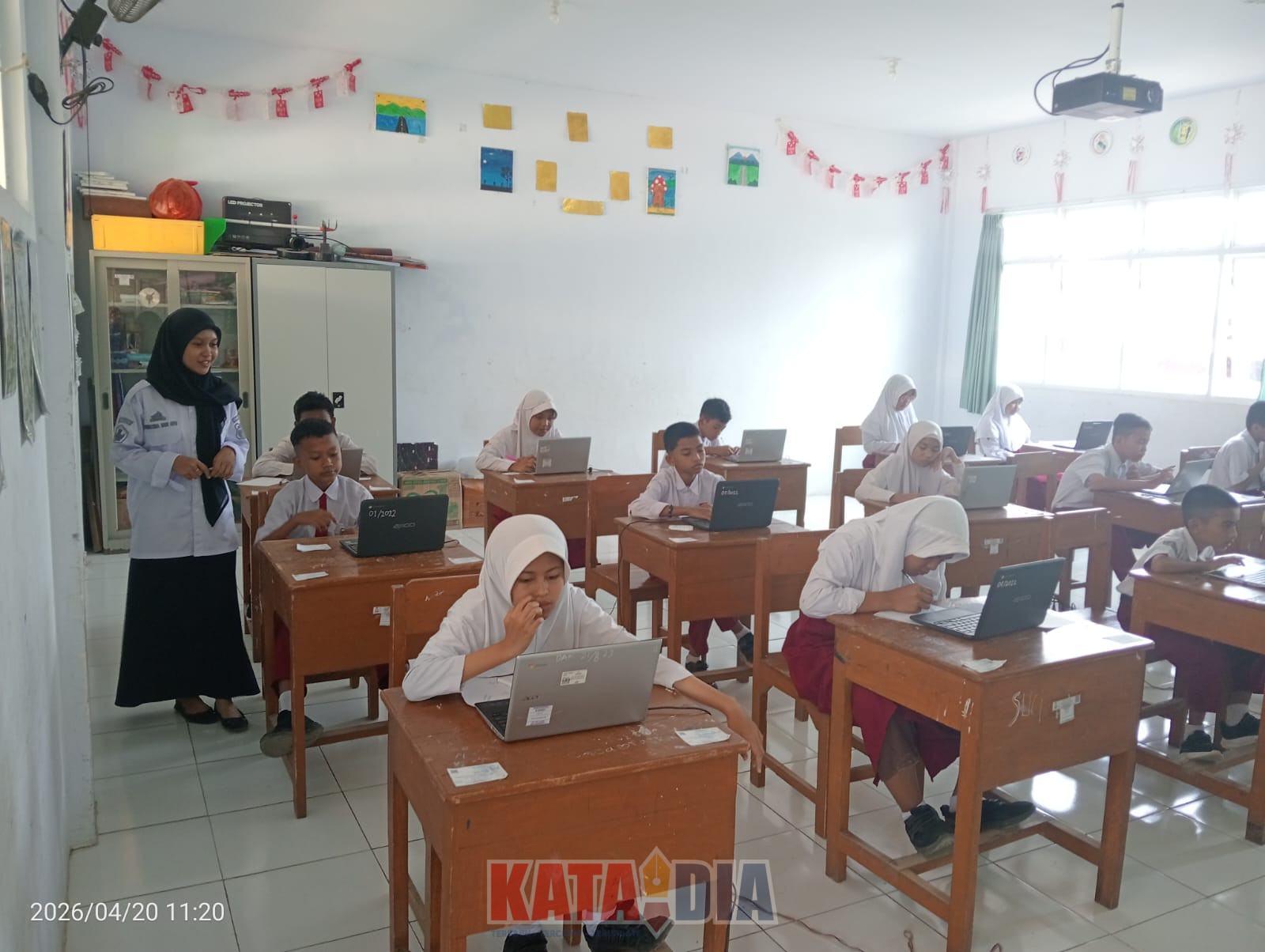 SD Inpres Banta-Bantaeng 1 Makassar melaksanakan Tes Kemampuan Akademik (TKA) yang digelar dalam dua gelombang