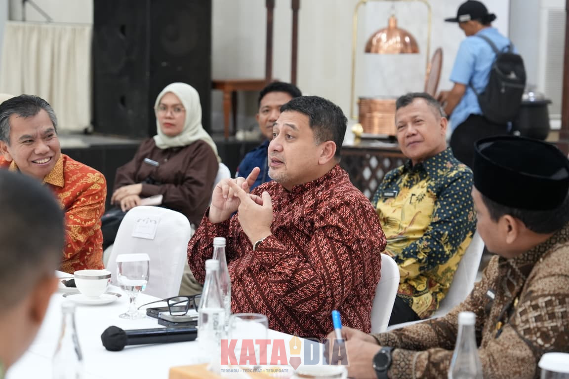 Wali Kota Makassar, Munafri Arifuddin, memimpin rapat koordinasi bersama jajaran pemerintah dan unsur Forkopimda Kota Makassar