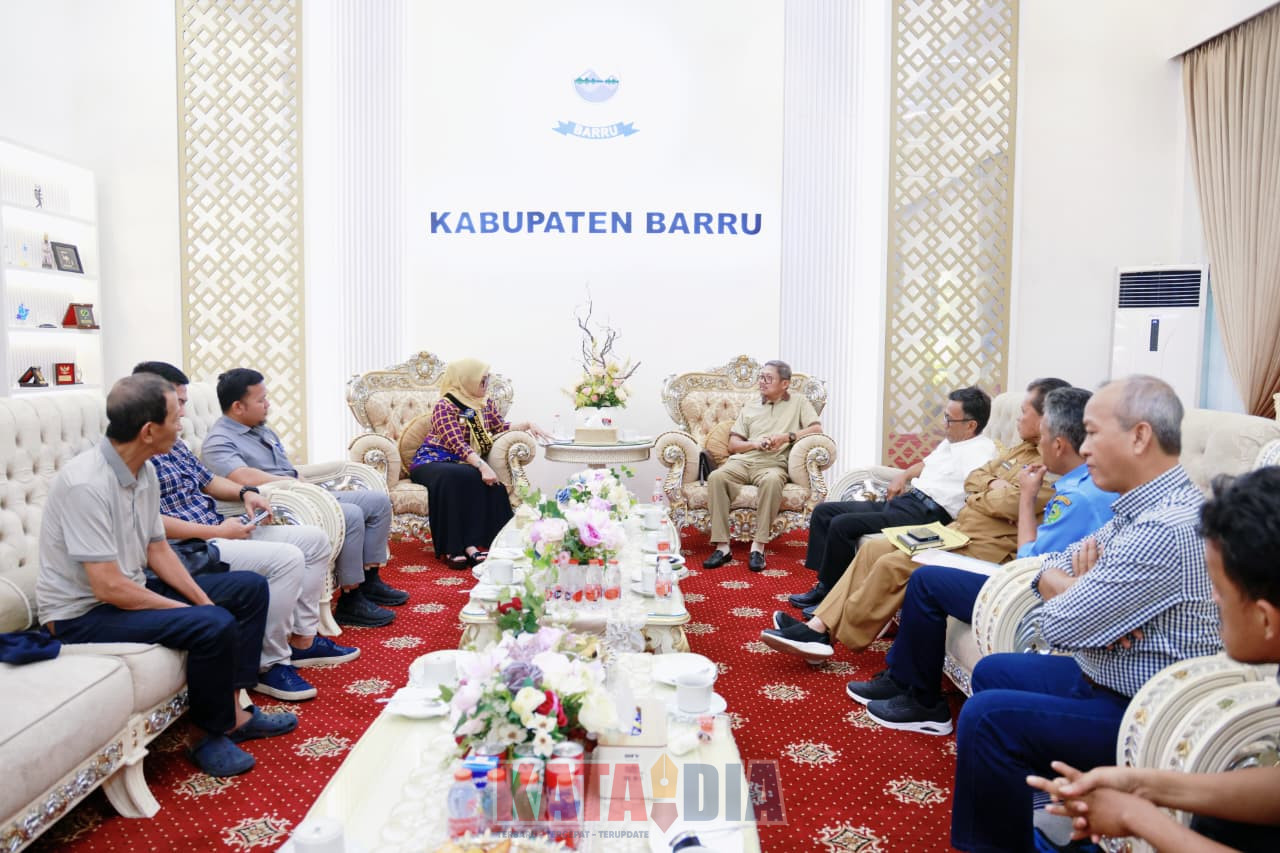 Bupati Barru, Andi Ina Kartika Sari, S.H., M.Si., menerima audiensi jajaran Kerukunan Keluarga Daerah Barru (KKDB)