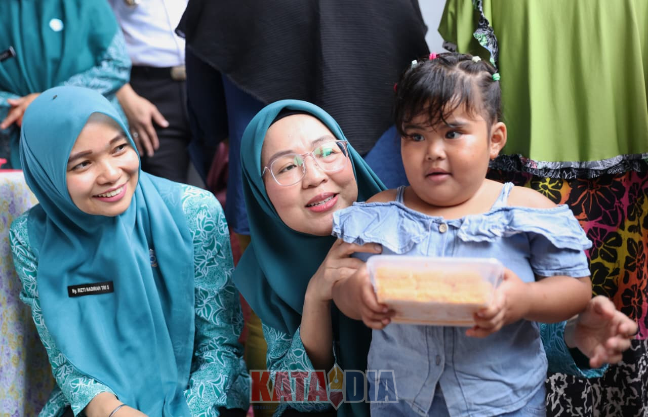 Dalam rangka memperingati Hari Posyandu Nasional, Ketua Tim Penggerak (TP) PKK Kota Makassar, Melinda Aksa,