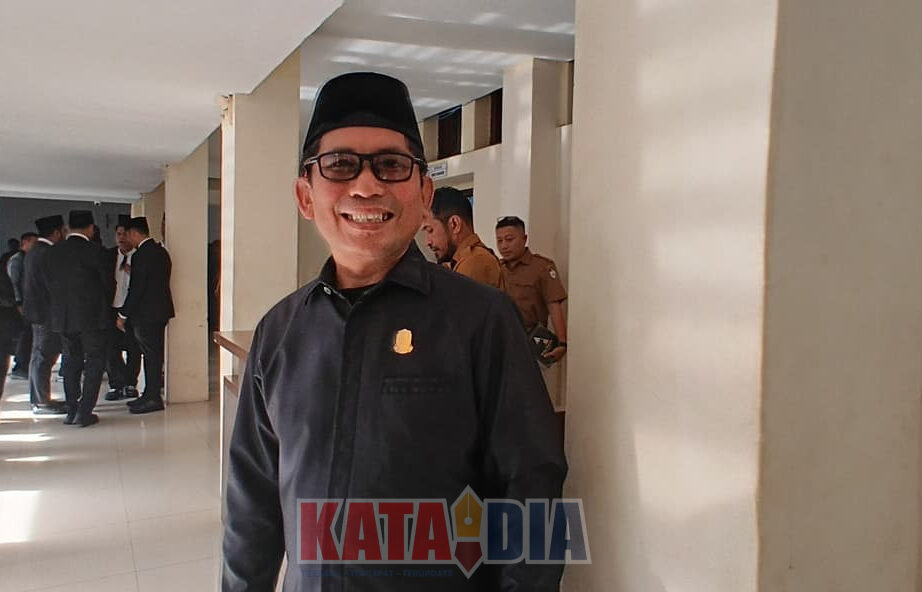 Kebijakan pelarangan kegiatan penamatan atau perpisahan sekolah yang membebani orang tua siswa mendapat dukungan politik dari DPRD Makassar.