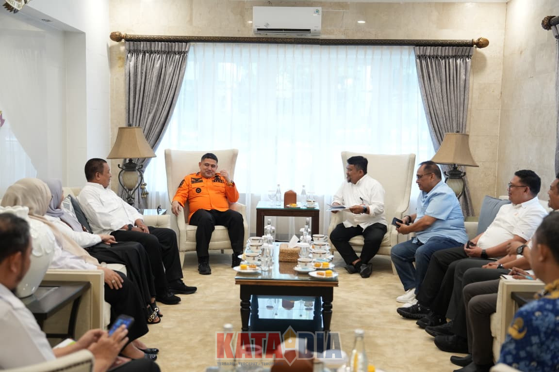 Wali Kota Makassar, Munafri Arifuddin, menerima kunjungan Tim Panitia Daerah Musabaqah Tilawatil Quran (MTQ) KORPRI Tahun 2026