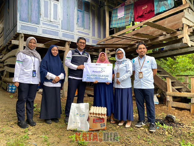 Komitmen menghadirkan manfaat nyata bagi masyarakat prasejahtera terus diwujudkan PT PLN (Persero) melalui program sosial yang menyentuh langsung kebutuhan dasar masyarakat.