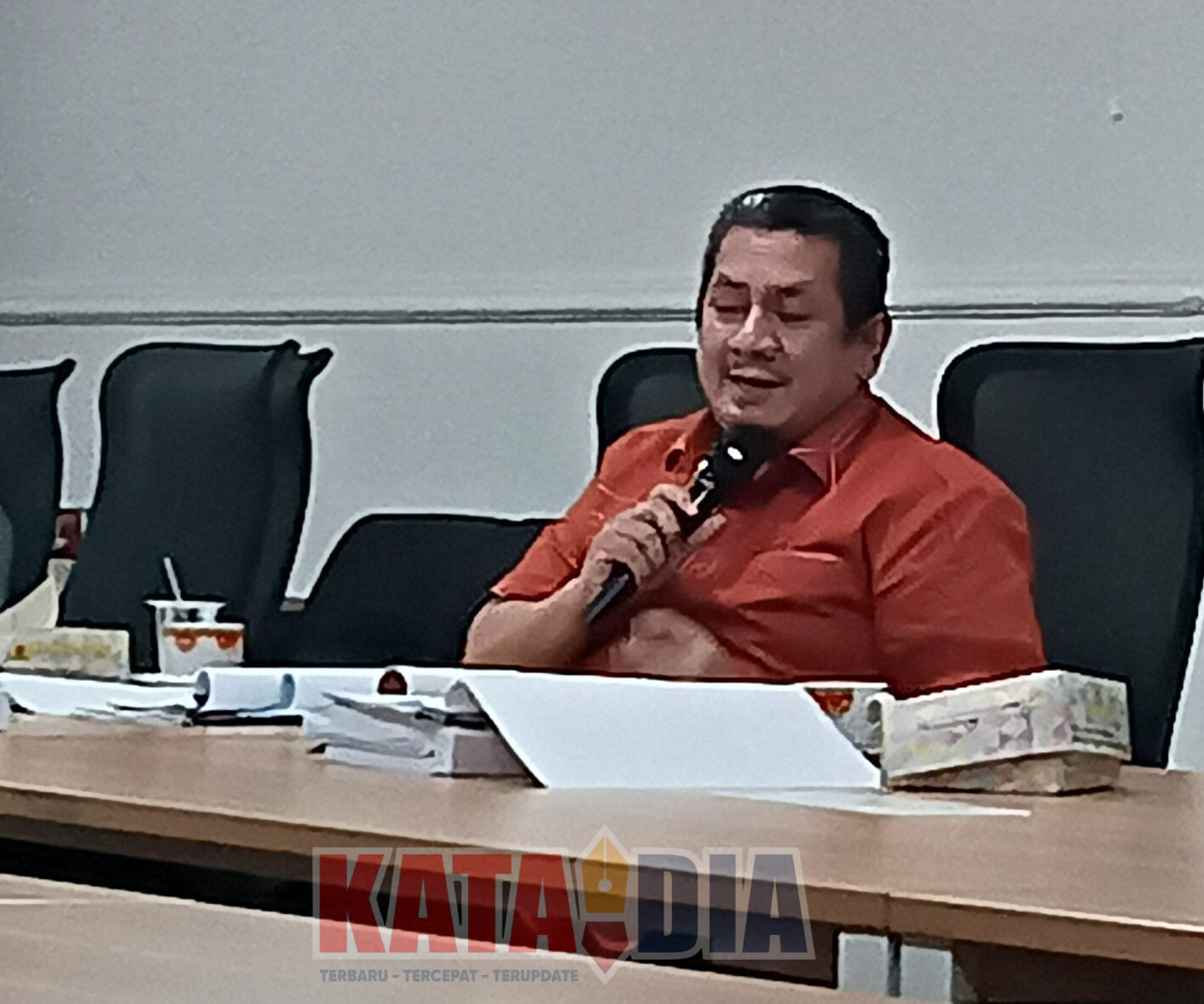DPRD Makassar mendorong solusi cepat atas kekurangan daya tampung SMP negeri agar seluruh lulusan SD tetap bisa melanjutkan sekolah.