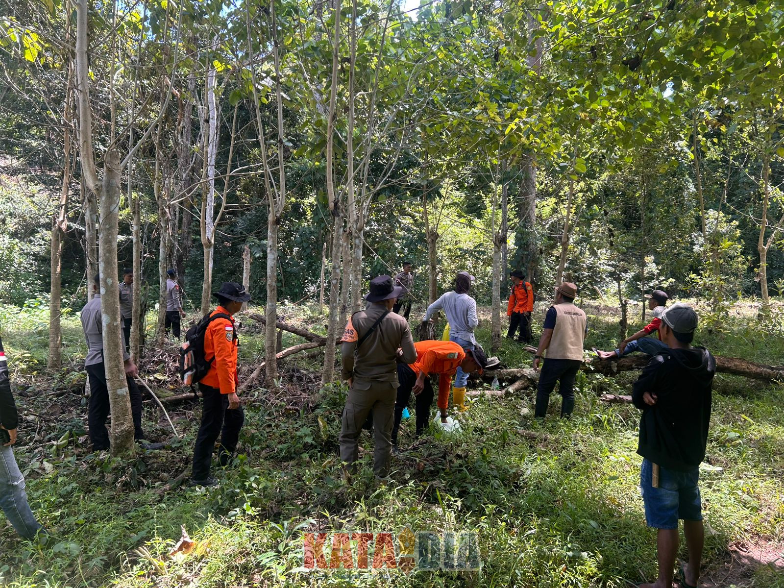 Kantor Pencarian dan Pertolongan (Basarnas) Kelas A Makassar mengerahkan satu tim rescue Bone menuju Dusun Ujung, Desa Arasoe, Kecamatan Cina, Kabupaten Bone,