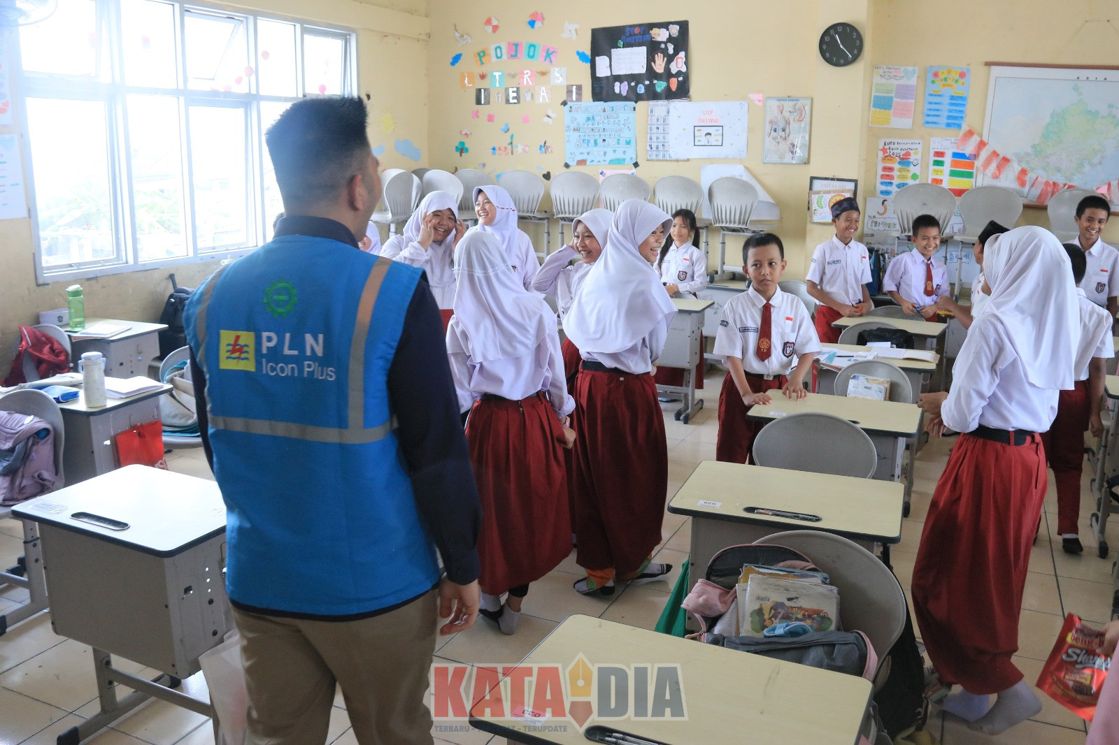 PLN Icon Plus terus memperkuat perannya dalam mendukung literasi digital di lingkungan pendidikan melalui kegiatan ICONNET Goes To School.