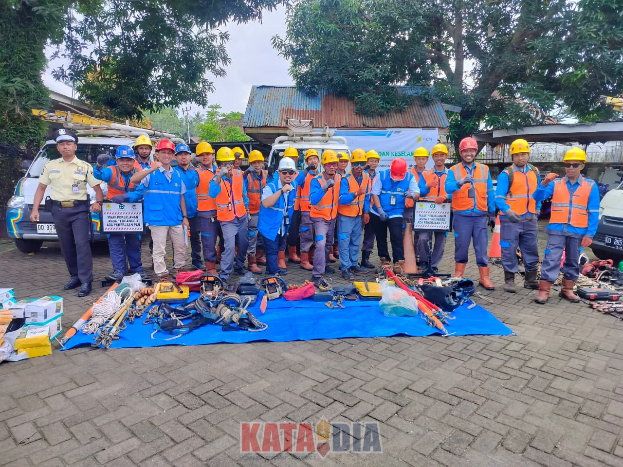 Menjelang perayaan Hari Raya Waisak 2570 BE dan periode libur panjang, PT PLN (Persero) Unit Layanan Pelanggan (ULP) Sinjai memperkuat kesiapan sistem kelistrikan