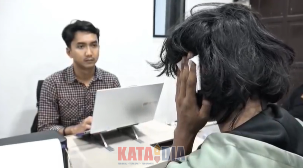 Polres Pelabuhan Makassar menerima laporan dugaan tindak pidana persetubuhan terhadap anak yang diduga dilakukan oleh seorang pria berinisial SI (26) terhadap korban perempuan berinisial SA (15).