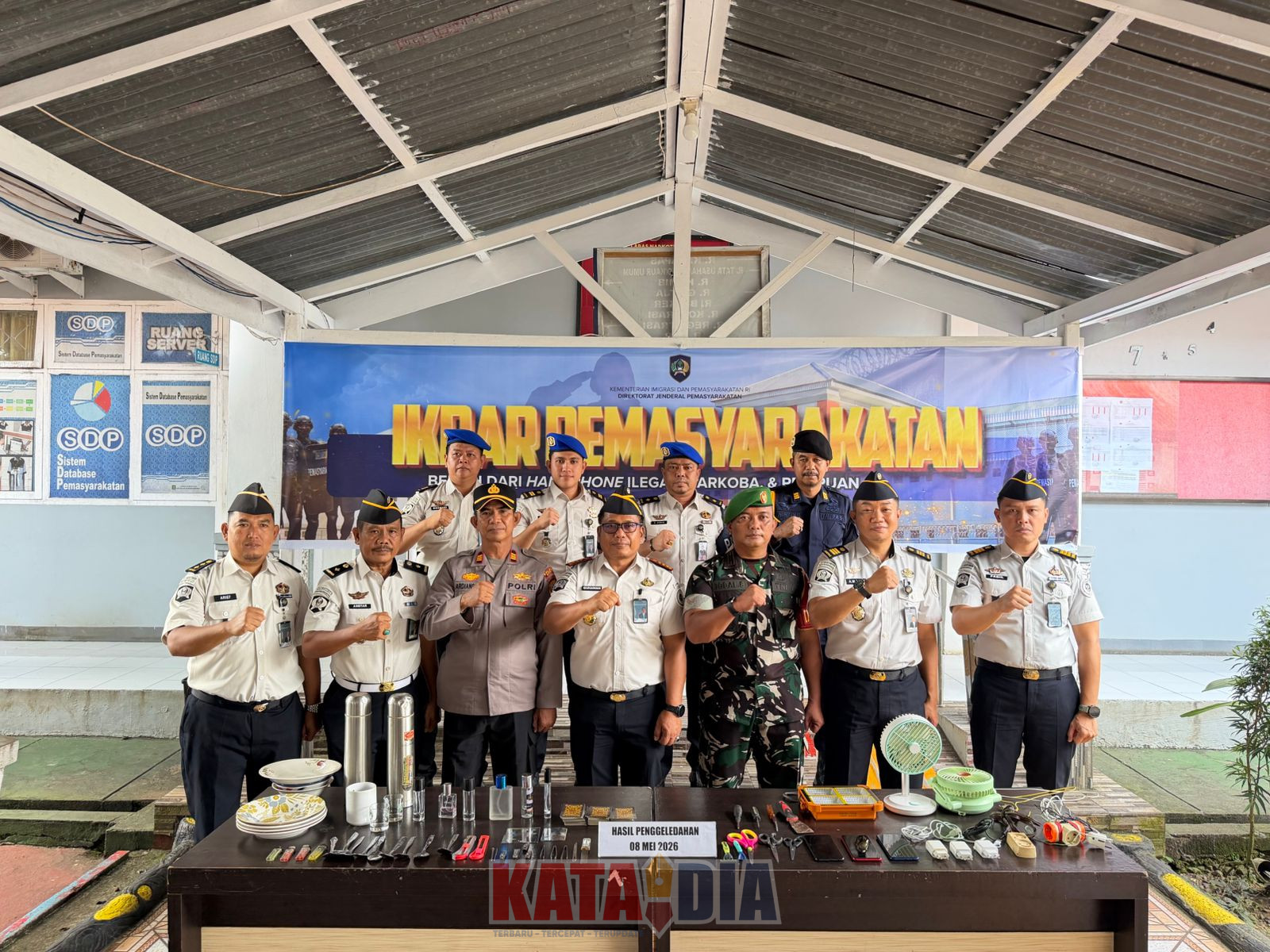 “Ikrar Pemasyarakatan Bersih dari Handphone Ilegal, Narkoba, dan Penipuan” digelar di Lapangan Apel Lembaga Pemasyarakatan (Lapas) Narkotika Sungguminasa