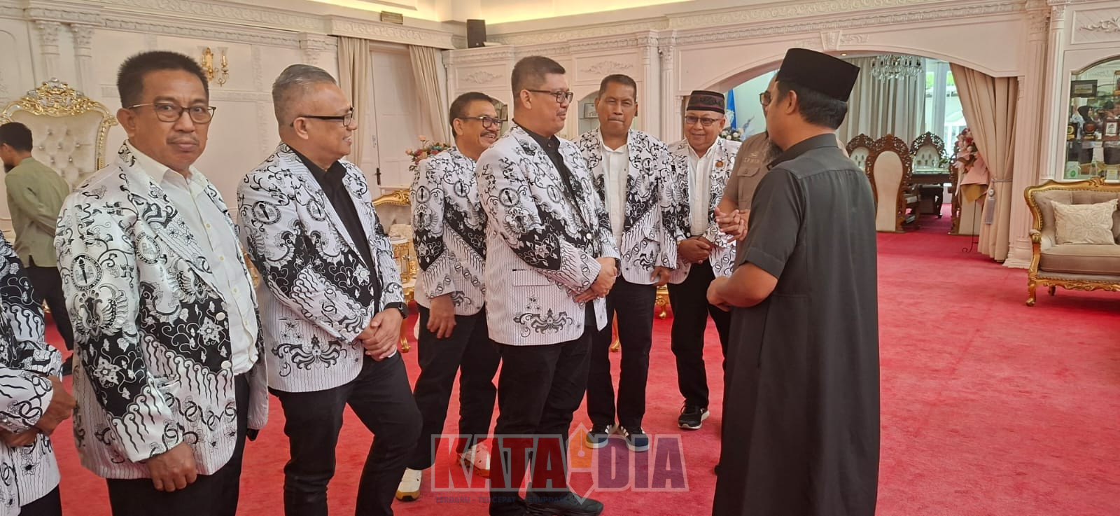 Kabar menggembirakan datang bagi para guru se-Sulawesi Selatan yang akan ambil bagian dalam Pekan Olahraga, Seni dan Pembelajaran (Porsenijar) PGRI Sulsel 2026 di Kabupaten Sidrap.
