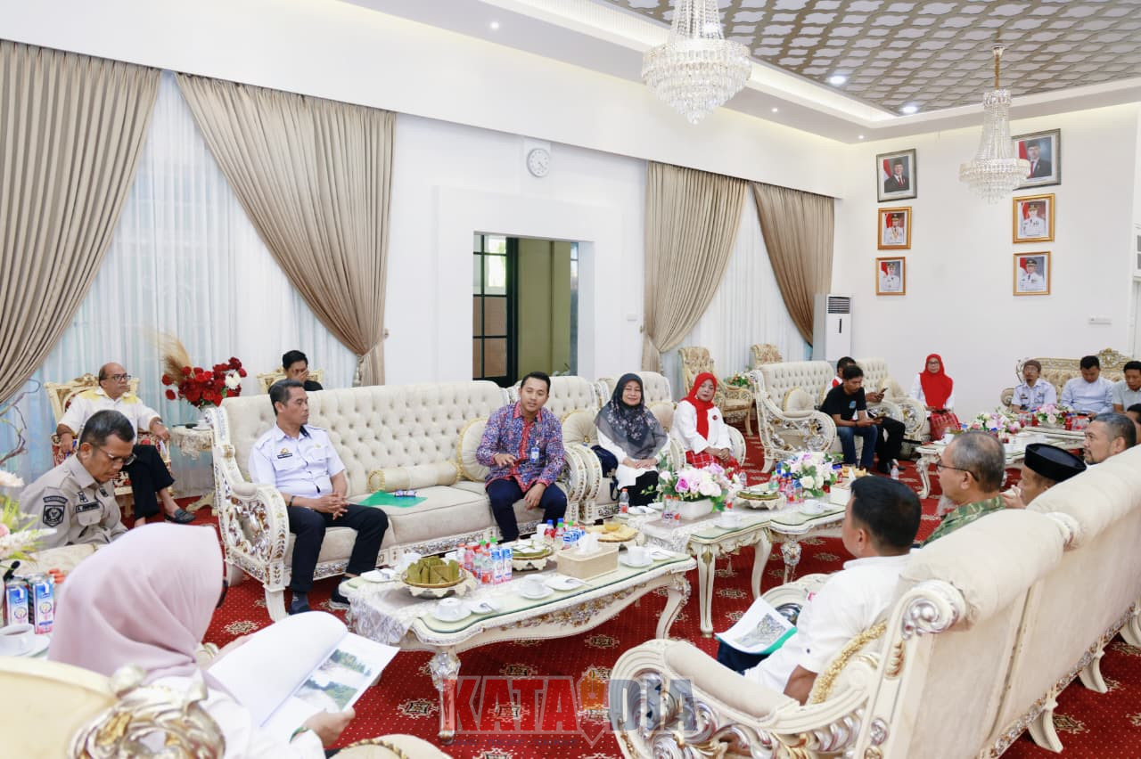 Pemerintah Kabupaten Barru terus mendorong pengembangan potensi wisata berbasis pesisir sekaligus memperkuat pemberdayaan masyarakat desa.