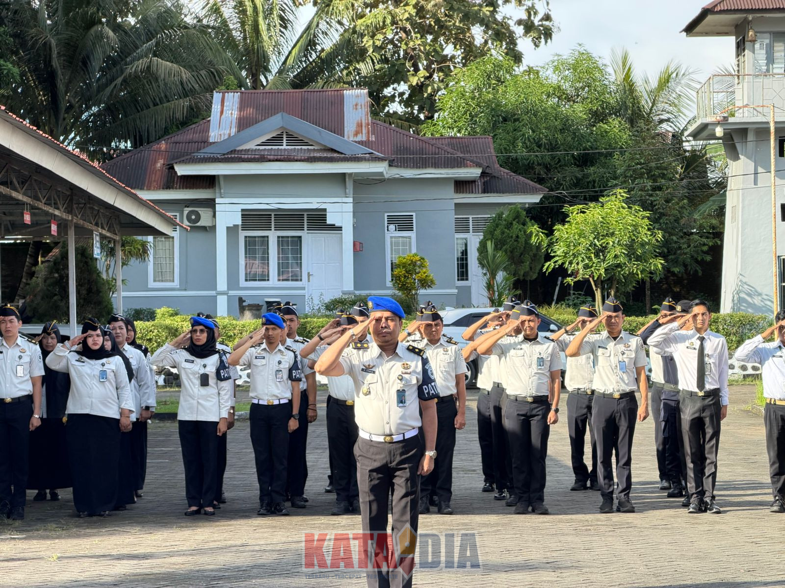 Lembaga Pemasyarakatan (Lapas) Narkotika Kelas IIA Sungguminasa menggelar Upacara Peringatan Hari Kebangkitan Nasional (Harkitnas) ke-118 di halaman depan kantor Lapas Narkotika Sungguminasa,