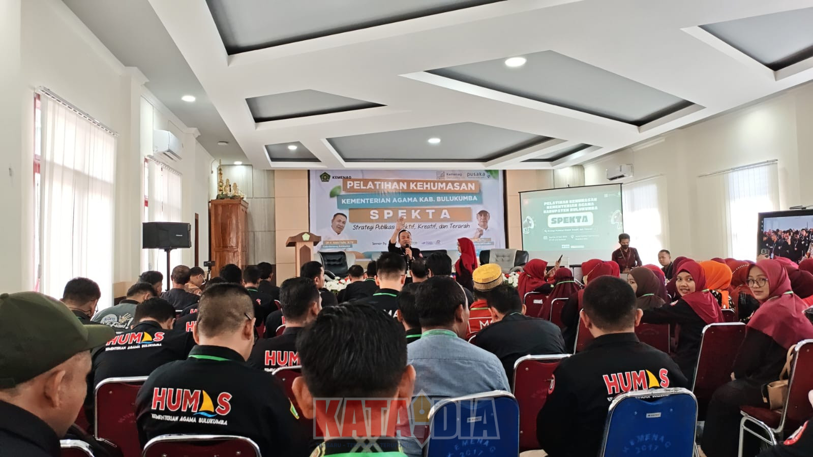 Kepala Kantor Urusan Agama (KUA) Bontobahari, Ansar Mahdy, mengutus penyuluh agama dan staf KUA Bontobahari untuk mengikuti pelatihan kehumasan bertajuk “SPEKTA” (Strategi Publikasi Efektif, Kreatif dan Terarah)Kepala Kantor Urusan Agama (KUA) Bontobahari, Ansar Mahdy, mengutus penyuluh agama dan staf KUA Bontobahari untuk mengikuti pelatihan kehumasan bertajuk “SPEKTA” (Strategi Publikasi Efektif, Kreatif dan Terarah)