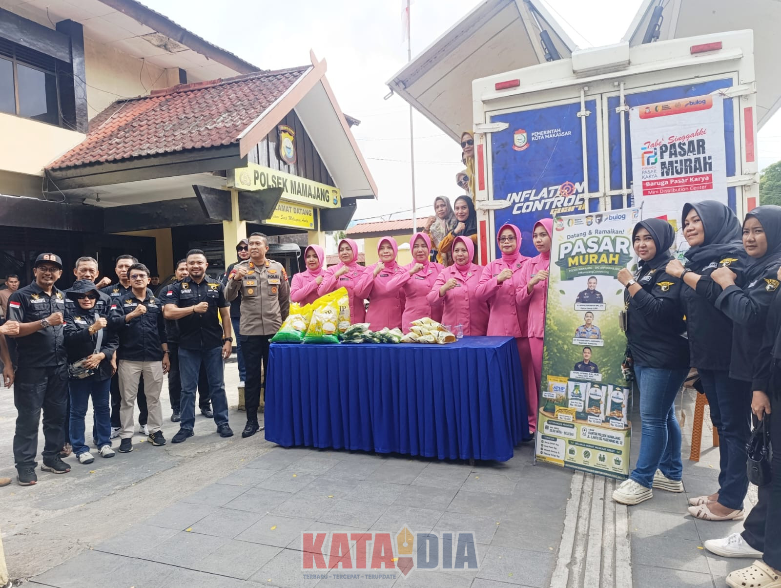 Kolaborasi antara DPC APPI Mamajang, Polsek Mamajang, dan Perumda Pasar Makassar menghadirkan program pasar murah
