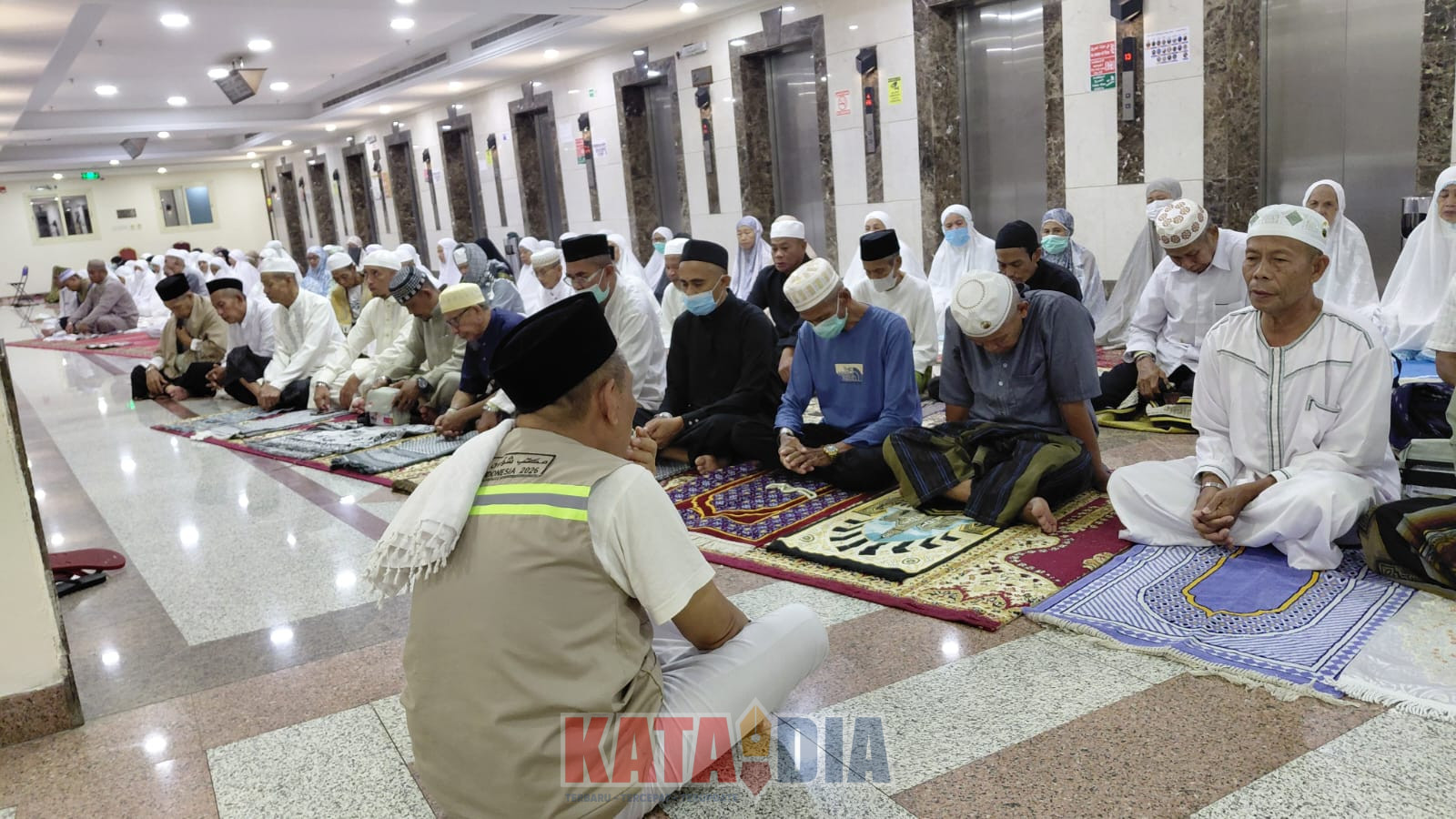 Jamaah haji asal Kabupaten Barru yang tergabung dalam Kloter UPG 37 menggelar zikir dan doa bersama untuk keselamatan, kedamaian, serta kemajuan Kabupaten Barru
