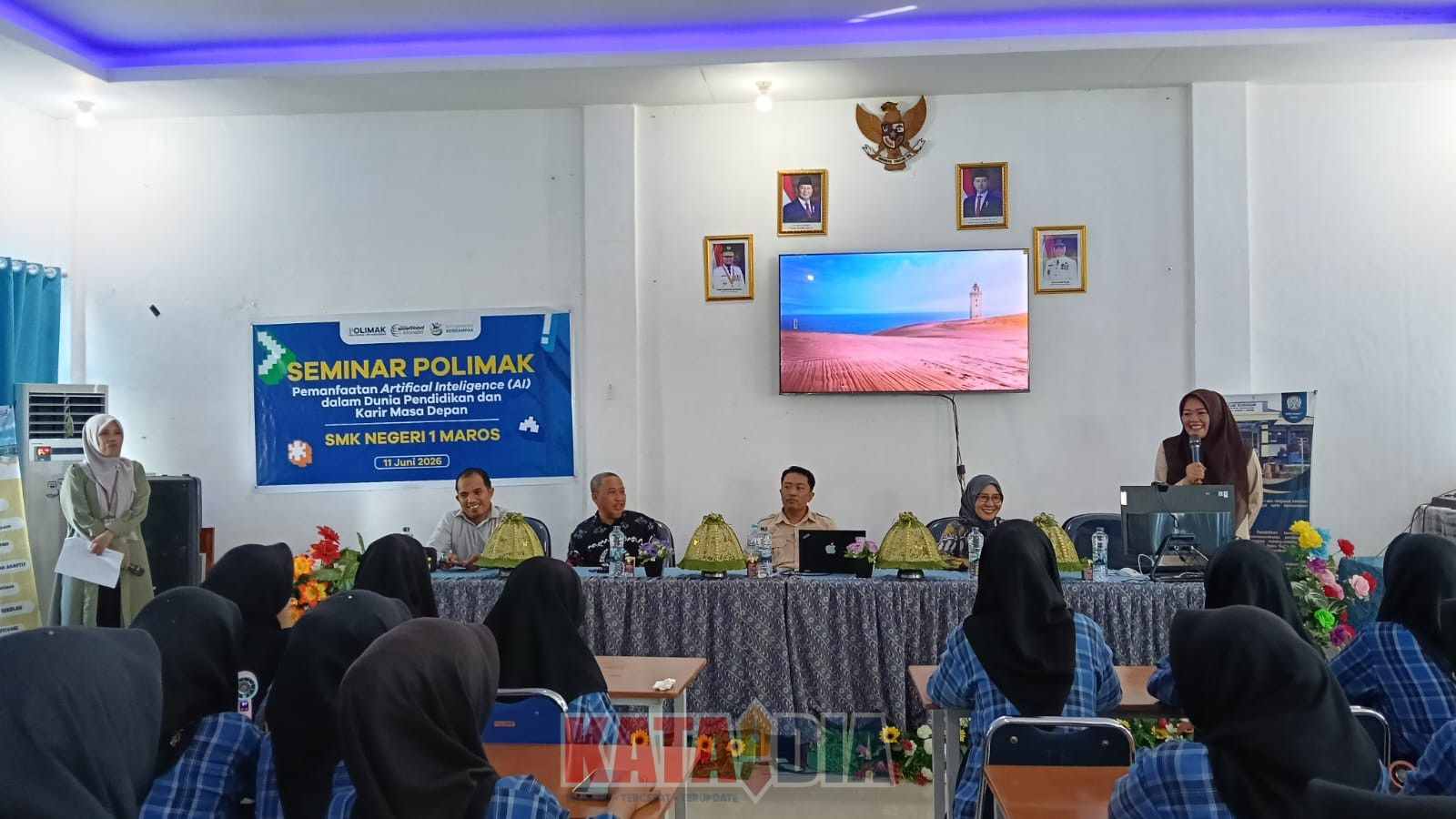 Seiring perkembangan teknologi saat ini, salah satu hal yang sering digunakan manusia dan dianggap mampu membantu pekerjaannya adalah penggunaan Artificial Inteligencie (AI).
