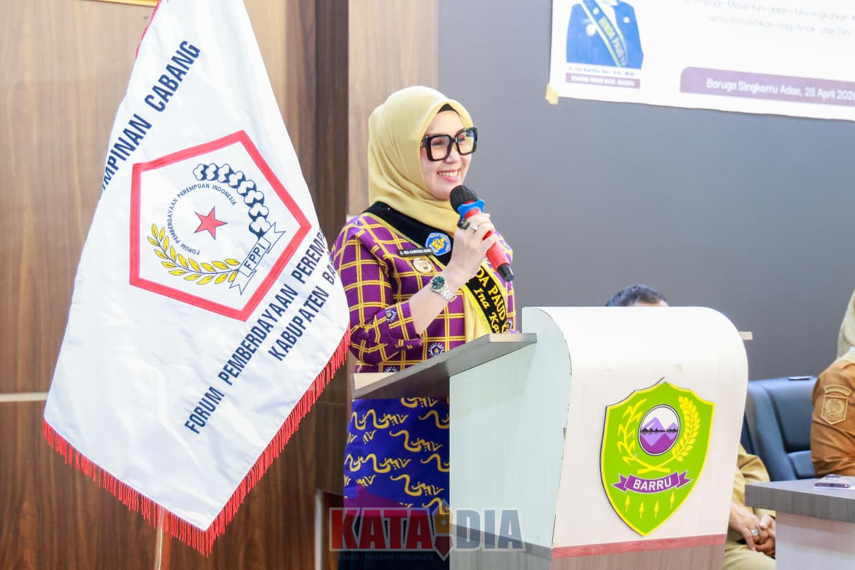 Bupati Barru, Andi Ina Kartika Sari, S.H., M.Si., membuka Seminar Interaktif yang diselenggarakan oleh Forum Pemberdayaan Perempuan Indonesia (FPPI) DPC Kabupaten Barru