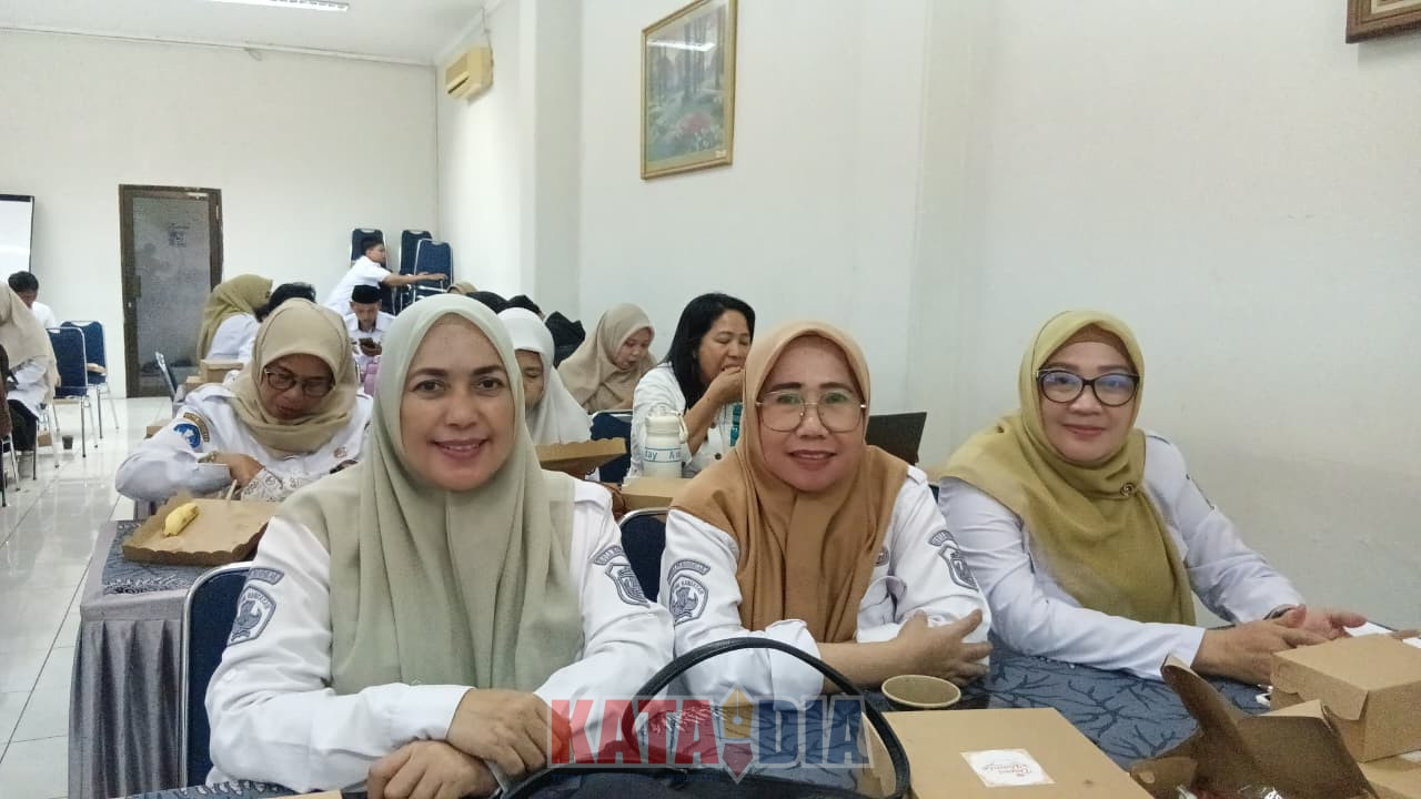 Forum Sekolah Adiwiyata (FSA) Kota Makassar terus menunjukkan komitmennya dalam mendampingi sekolah-sekolah menuju predikat Adiwiyata melalui kegiatan Coaching Pengisian Softfile dan Aplikasi SIDIA