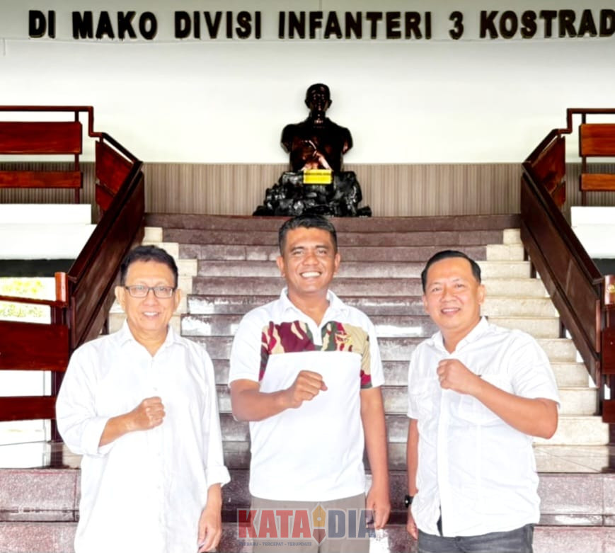 Panglima Divisi Infanteri (Pangdivif) 3 Kostrad, Brigjen TNI Wulang Nur Yudhanto, yang diwakili oleh Asisten Intelijen (Asintel) Divif 3 Kostrad Kolonel Inf Leon Pangaribuan, SH