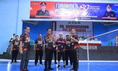 Dalam rangka menyambut Hari Ulang Tahun (HUT) Bhayangkara ke-80 Tahun 2026, Polres Barru menggelar Kejuaraan Bulutangkis Kapolres Cup 2026