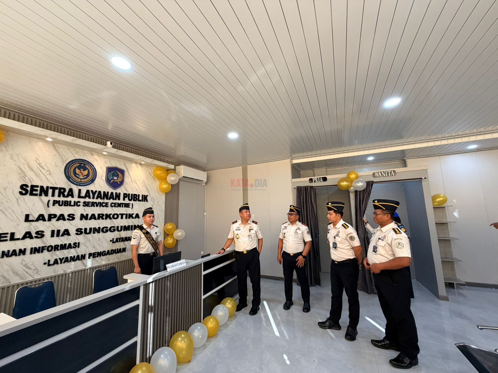 Kepala Kantor Wilayah Direktorat Jenderal Pemasyarakatan (Ditjenpas) Sulawesi Selatan, Mulyadi, meresmikan Ruang Sentra Pelayanan Publik di Lapas Narkotika Kelas IIA Sungguminasa,