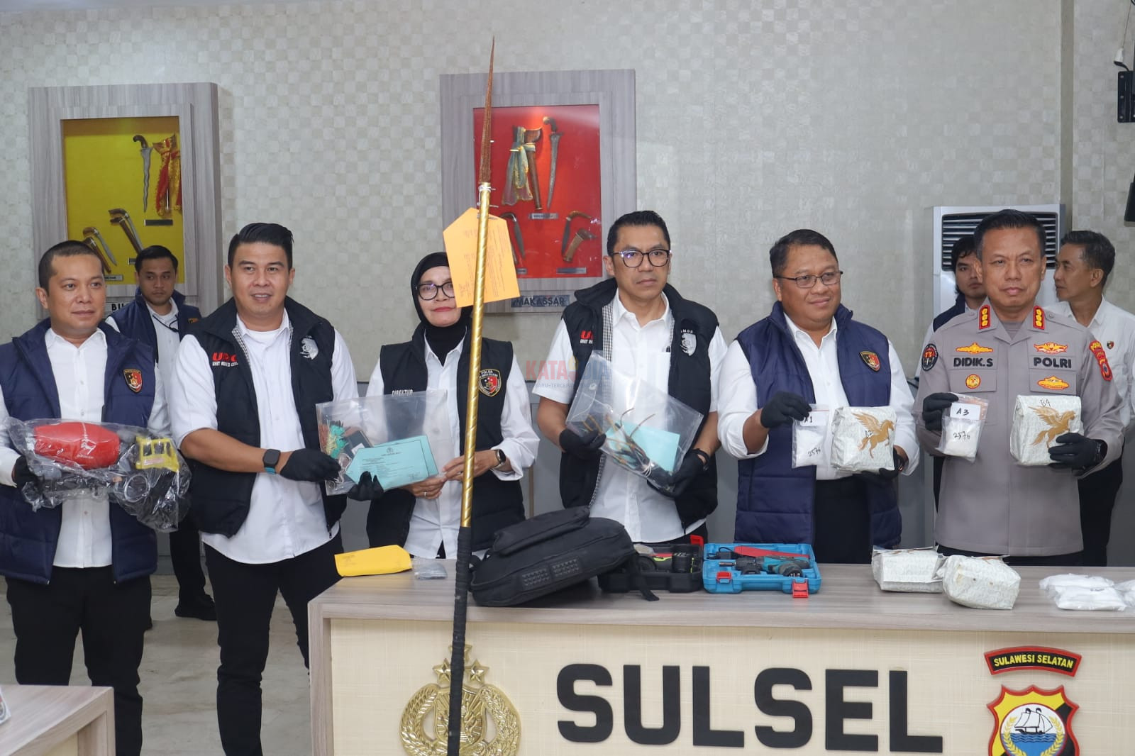 Kepolisian Daerah Sulawesi Selatan (Polda Sulsel) mencatat keberhasilan mengungkap 225 kasus pencurian dengan pemberatan (Curat) sepanjang Januari hingga Juni 2026.