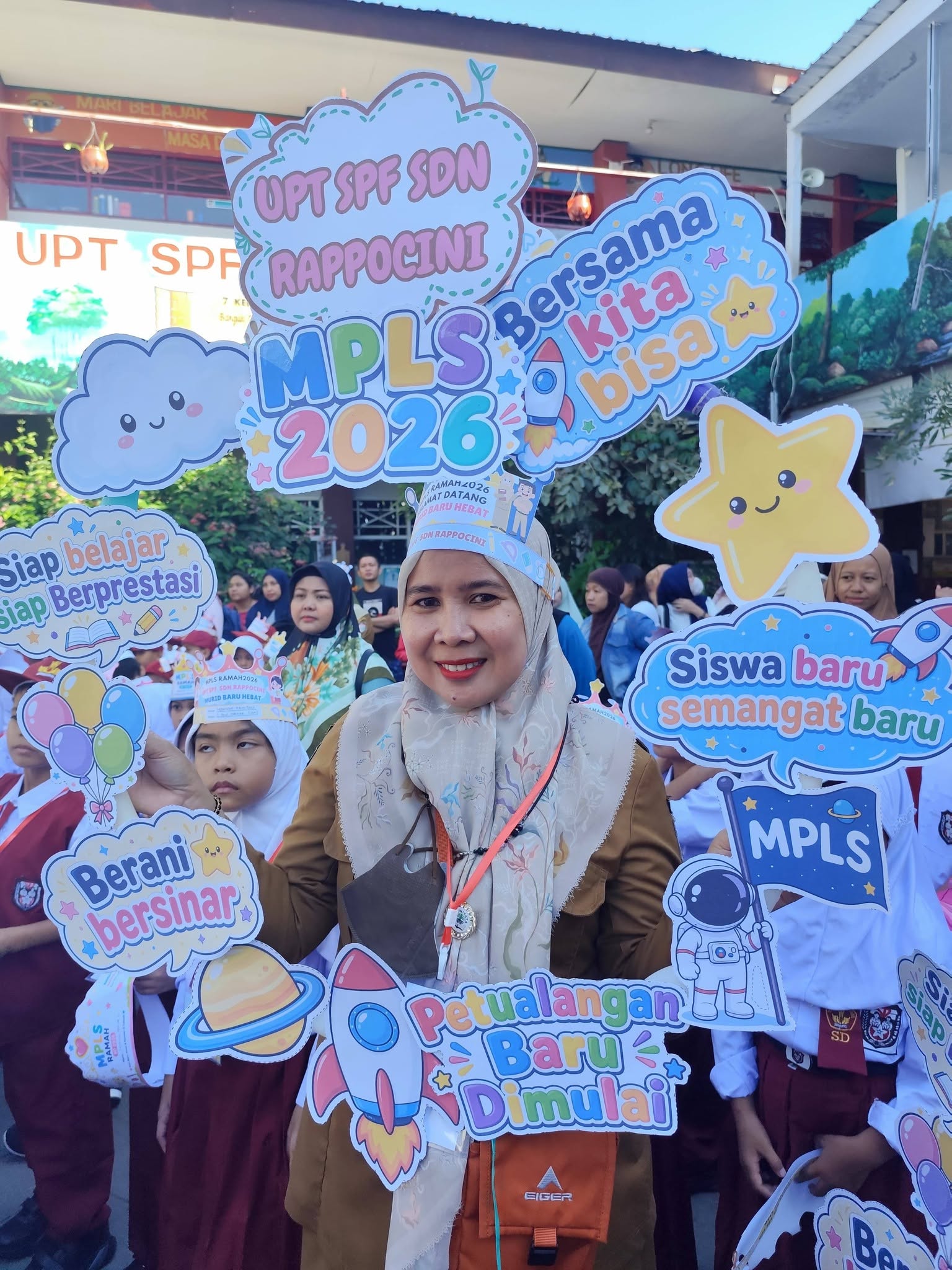 Suasana ceria dan penuh antusiasme mewarnai hari pertama masuk sekolah di UPT SPF SDN Rappocini