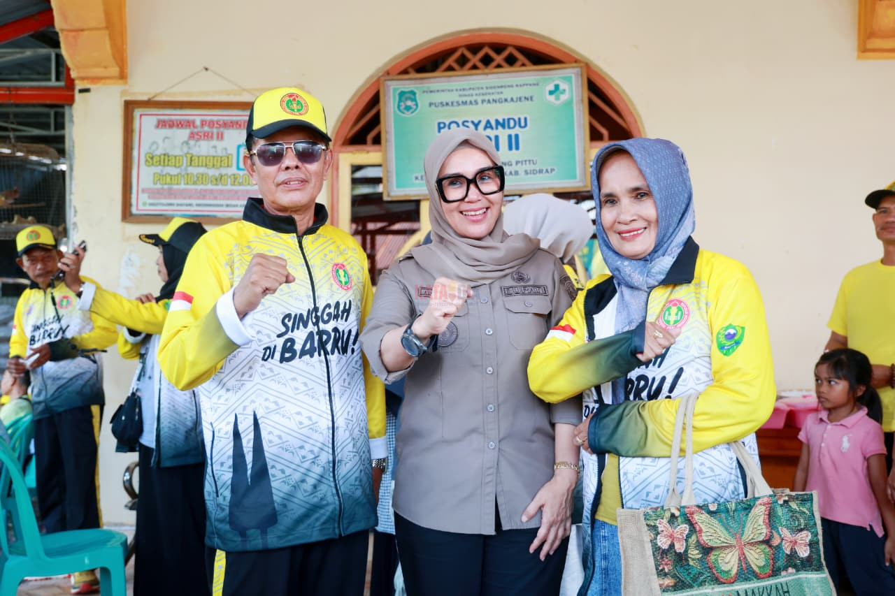 Bupati Barru, Andi Ina Kartika Sari, S.H., M.Si., menunjukkan dukungan penuh kepada Kontingen PGRI Kabupaten Barru