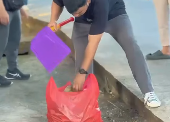 Keluarga Besar Dinas Kesehatan (Dinkes) Kota Makassar menggelar kerja bakti di Kelurahan Gunung Sari, Kecamatan Rappocini