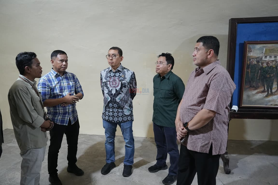 Wali Kota Makassar, Munafri Arifuddin, mendampingi Menteri Kebudayaan RI, Fadli Zon meninjau kawasan Benteng Rotterdam, K