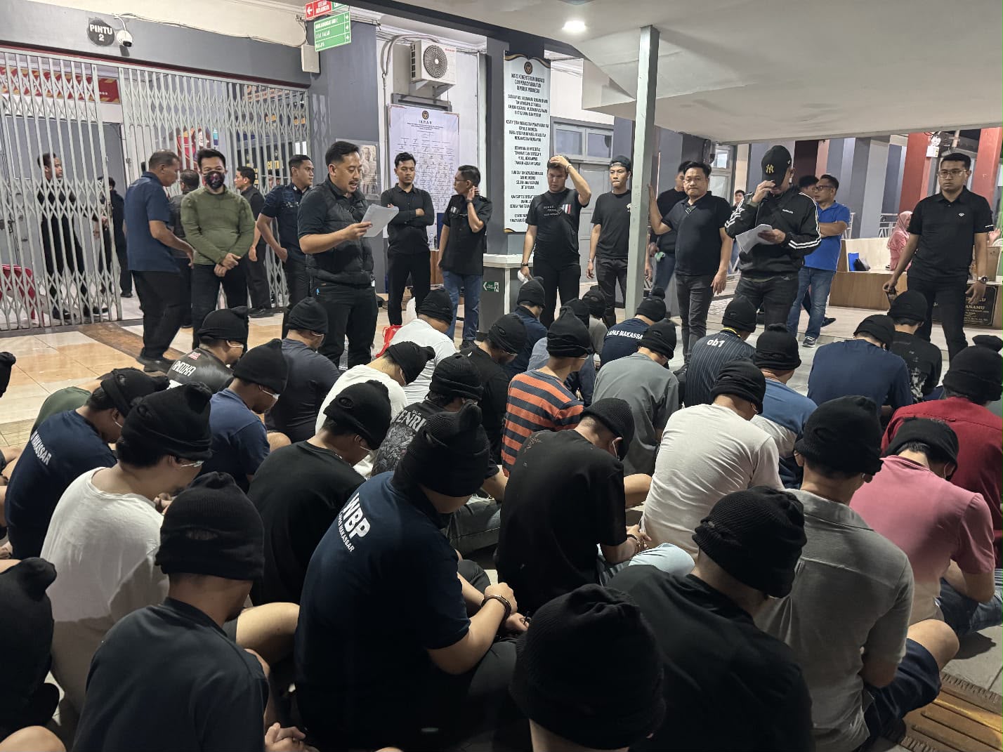 Direktorat Jenderal Pemasyarakatan (Ditjenpas) memindahkan sebanyak 39 narapidana kategori risiko tinggi (high risk) dari Lapas Kelas I Makassar