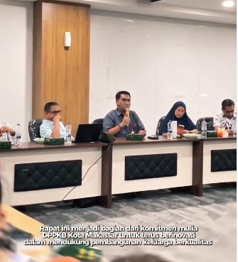 Kepala Dinas Pengendalian Penduduk dan Keluarga Berencana (DPPKB) Kota Makassar, A. Irwan Bangsawan, memimpin rapat koordinasi inovasi bersama jajaran DPPKB Kota Makassar dalam upaya memperkuat pelayanan kepada masyarakat melalui berbagai terobosan program