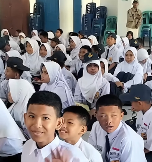 SMP Negeri 7 Makassar menjadi salah satu sekolah yang mendapat kesempatan mengikuti Roadshow Mini Wikithon dan Implementasi Aksi Wikithon.