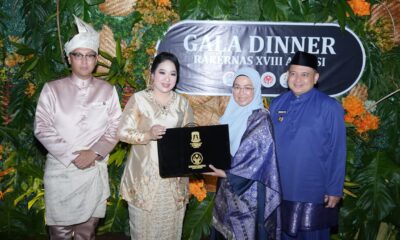 Wali Kota Makassar, Munafri Arifuddin, didampingi Ketua TP PKK Melinda Aksa,