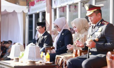Semangat kebersamaan dan sinergi mewarnai Upacara Peringatan Hari Bhayangkara ke-80 yang digelar Polres Barru di halaman Mapolres Barru, Rabu (1/7/2026).