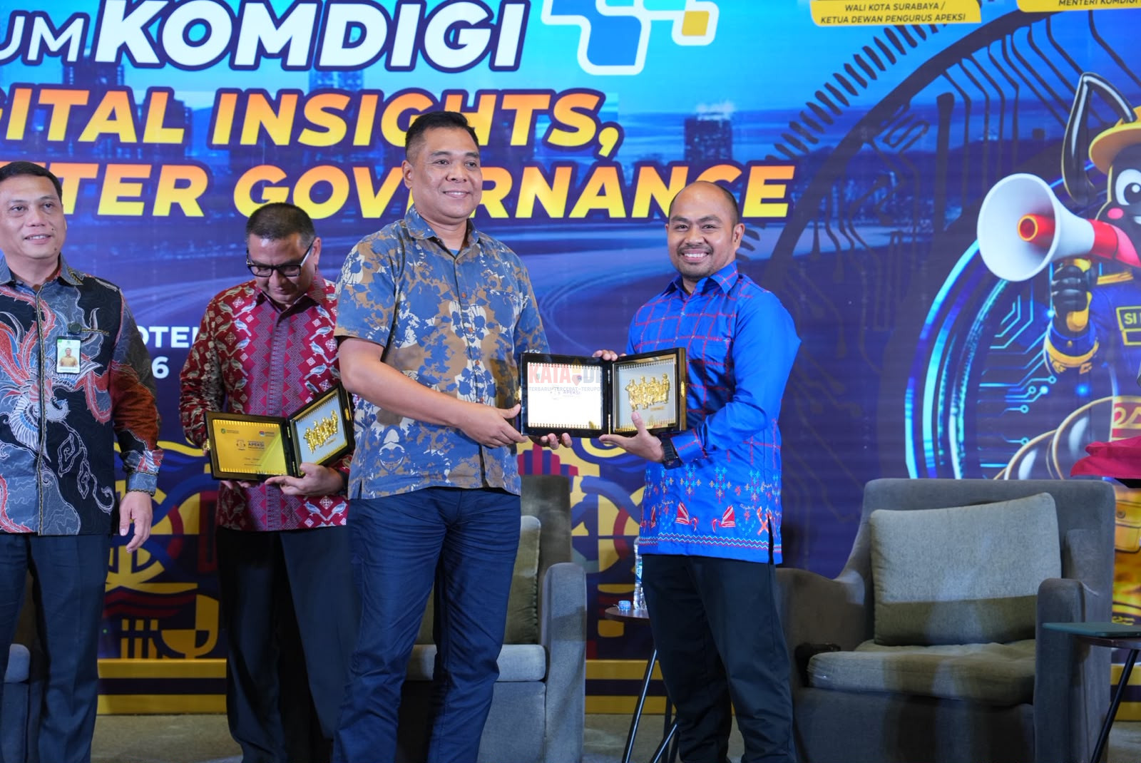 Pemerintah Kota Makassar, kembali menunjukkan kiprahnya di tingkat nasional dalam bidang transformasi digital dan pelayanan publik, pada forum resmi hajatan tahunan.