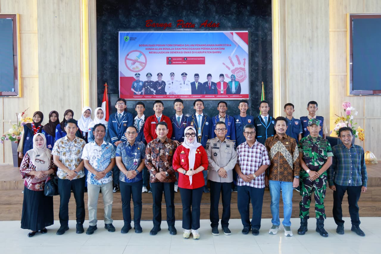 Komitmen Pemerintah Kabupaten Barru dalam melindungi generasi muda dari ancaman narkoba, pornografi, kenakalan remaja, dan perkawinan anak ditunjukkan langsung oleh Bupati Barru, Andi Ina Kartika Sari.