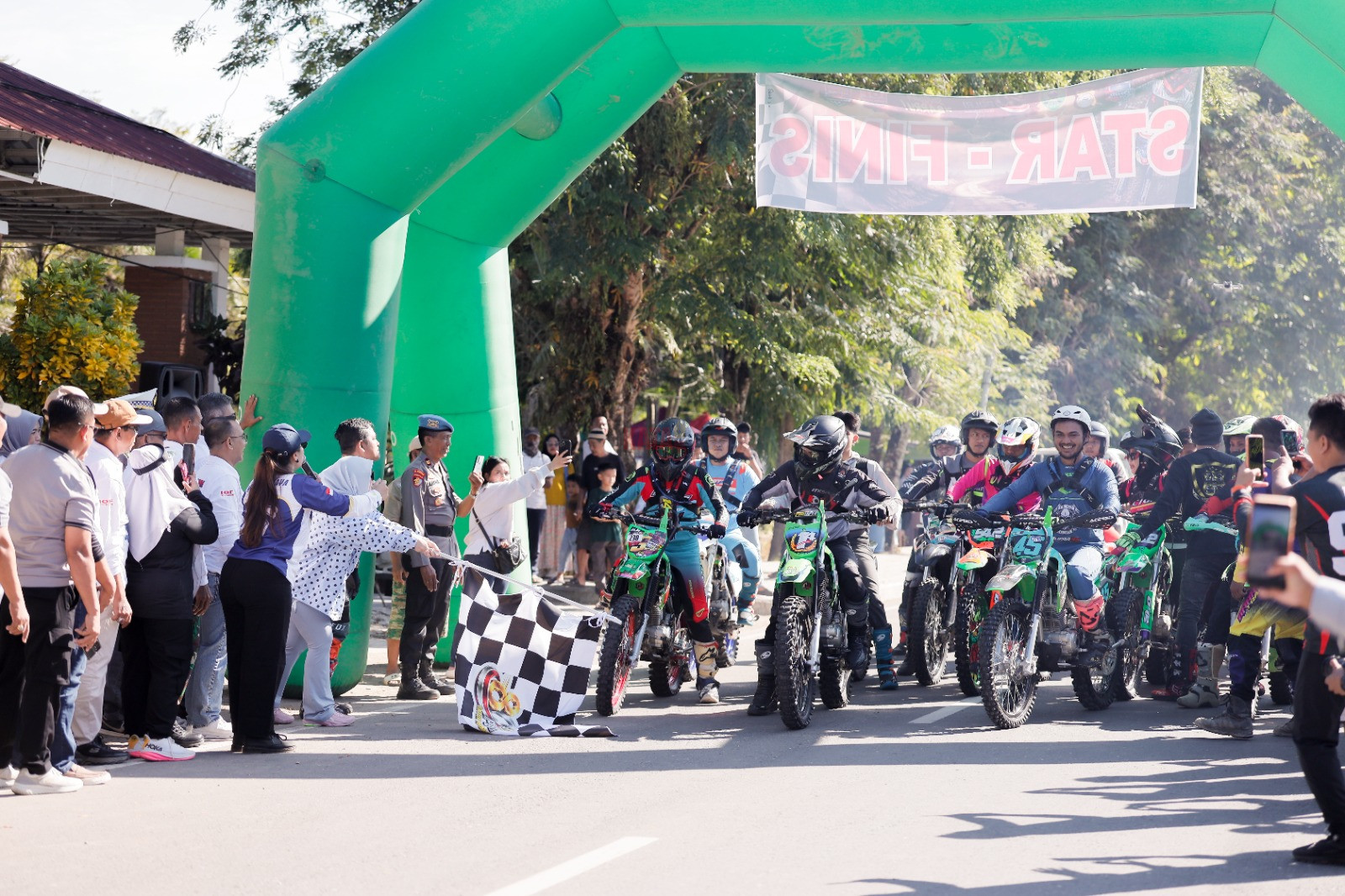 Wakil Bupati Barru, Dr. Ir. Abustan A. Bintang, M.Si., menilai pelaksanaan Bhayangkara Trail Polres Barru 2026
