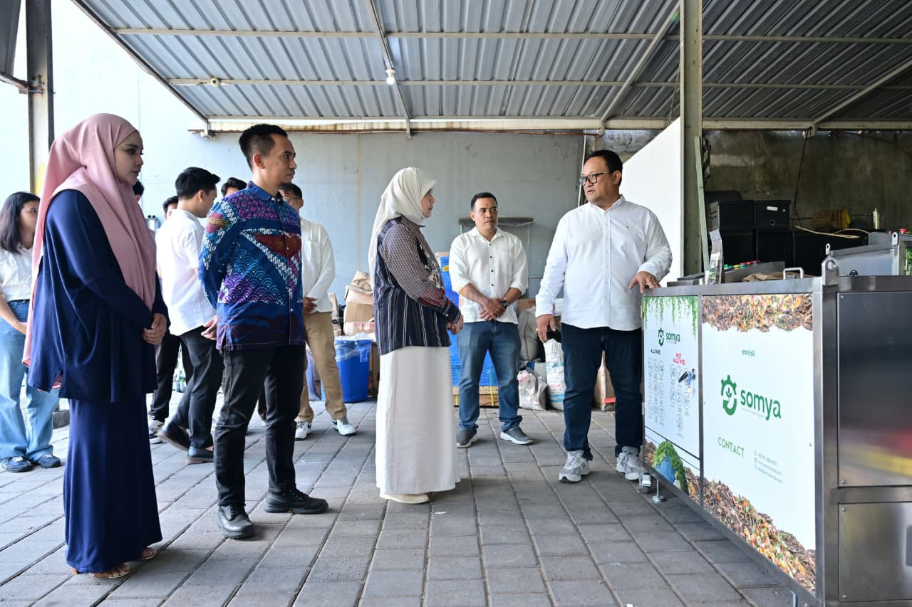 Pemerintah Kota Makassar terus berupaya memperkuat sistem pengelolaan sampah yang modern, efektif, dan berkelanjutan.