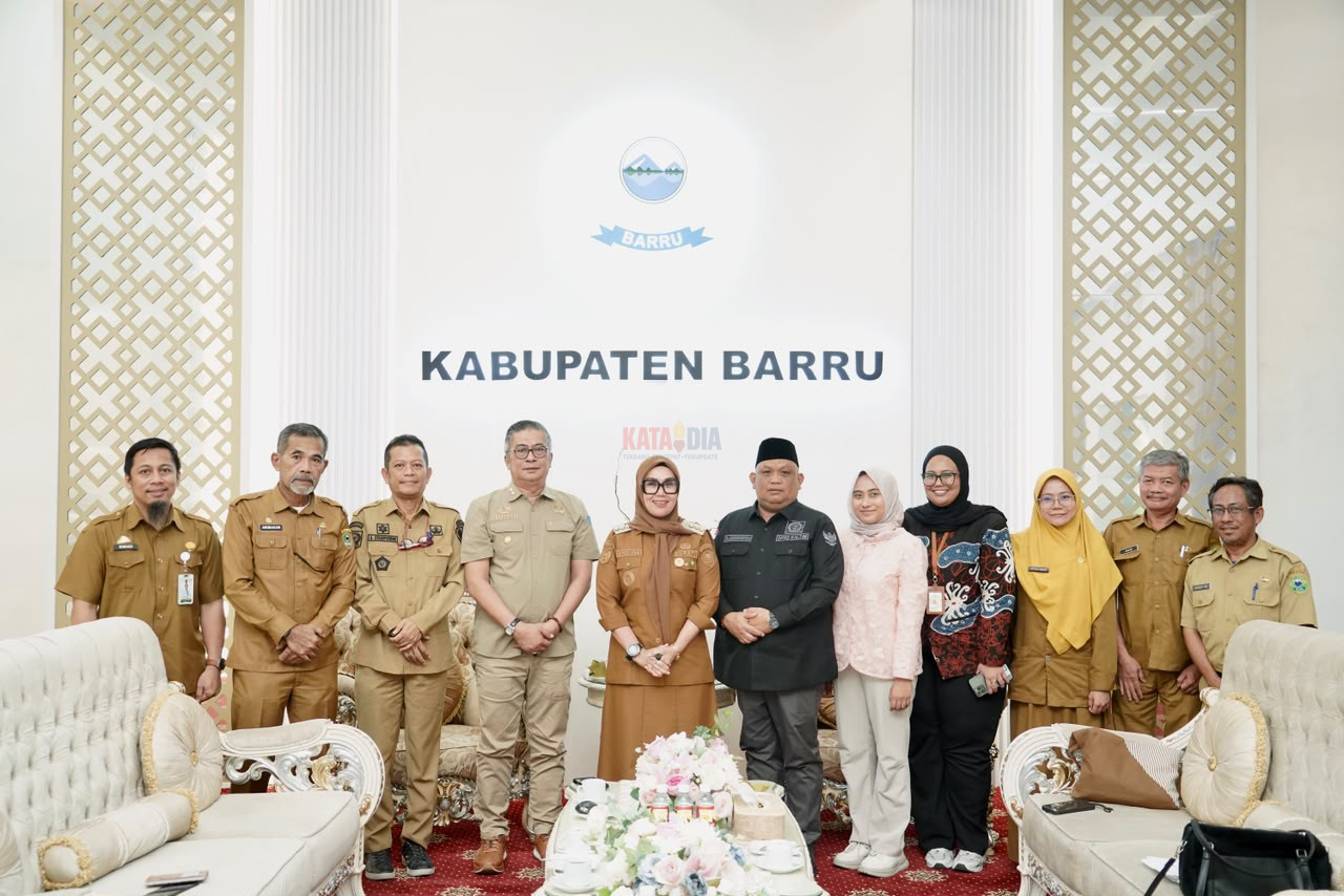 Bupati Barru, Andi Ina Kartika Sari, menerima kunjungan kerja rombongan DPRD Provinsi Kalimantan Timur di Rumah Jabatan Bupati Barru,