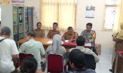 Puluhan pelaku usaha kuliner di kawasan Danau Tanjung Bunga Selatan bersama sejumlah warga mendatangi Kantor Lurah Tanjung Mardeka, Kecamatan Tamalate, Kota Makassar,