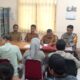 Puluhan pelaku usaha kuliner di kawasan Danau Tanjung Bunga Selatan bersama sejumlah warga mendatangi Kantor Lurah Tanjung Mardeka, Kecamatan Tamalate, Kota Makassar,