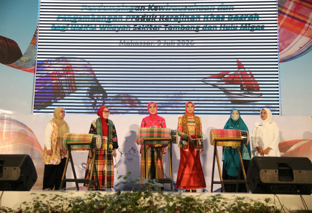 Dewan Kerajinan Nasional Daerah (Dekranasda) Kota Makassar menghadiri peringatan Hari Ulang Tahun (HUT) Dekranas ke-46